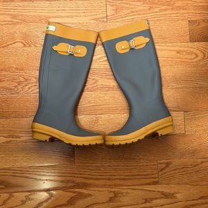 Rain boot size 6